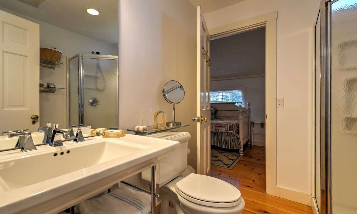 Photo of Bathroom in Tom Nevers