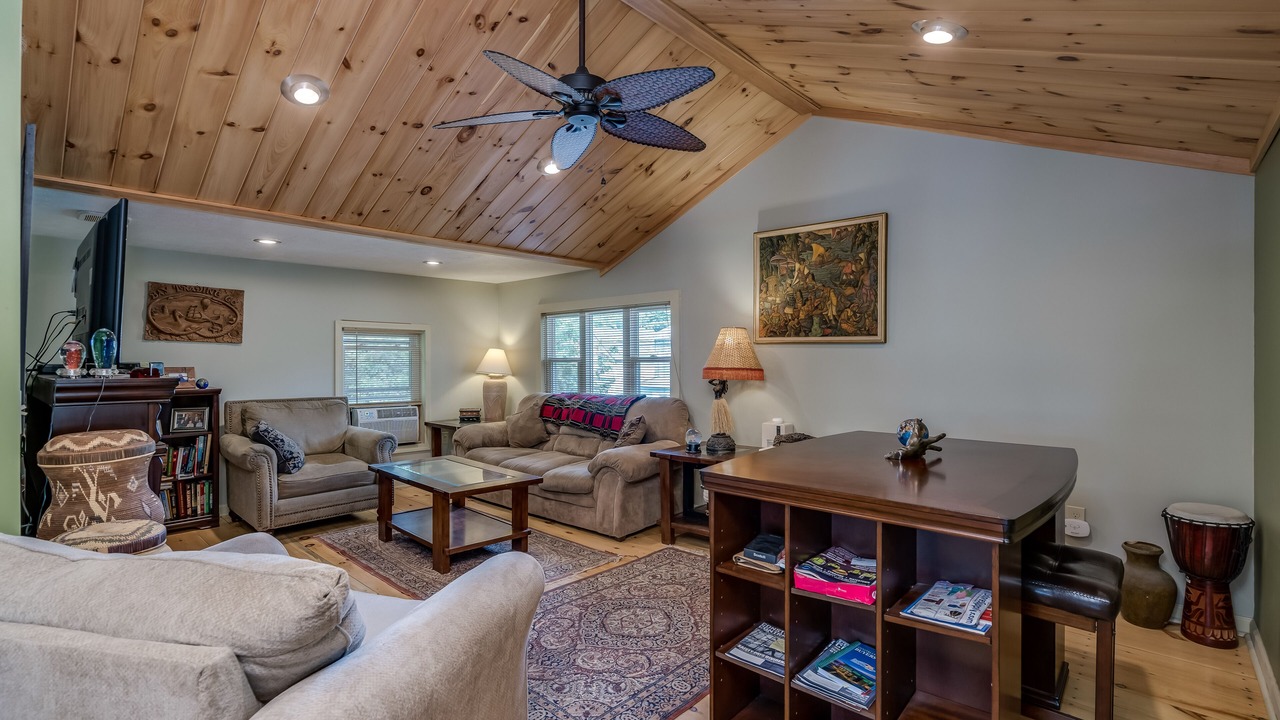 Photo of Livingroom in Alexandria Bay