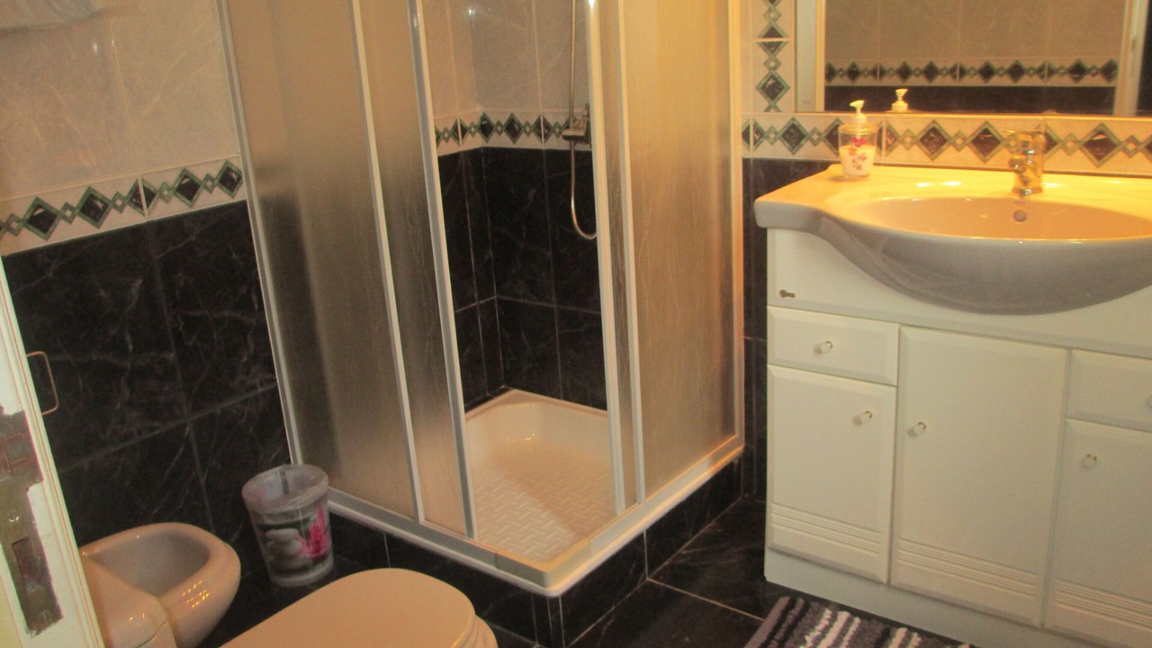 Photo of Bathroom in Gambelas