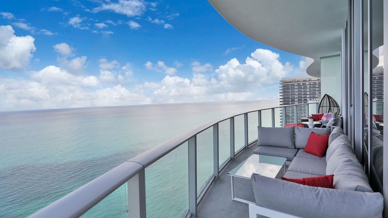 Photo of Outdoor in Hallandale Beach