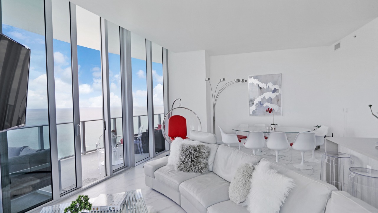 Photo of Livingroom in Hallandale Beach