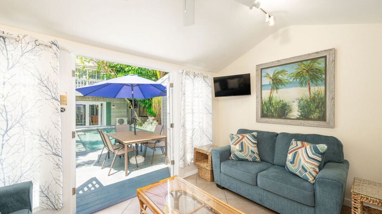 Photo of Livingroom in Downtown