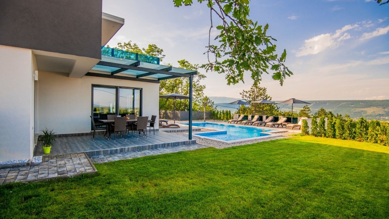 Photo of Outdoor in Grubine