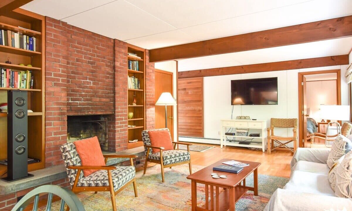 Photo of Livingroom in Truro