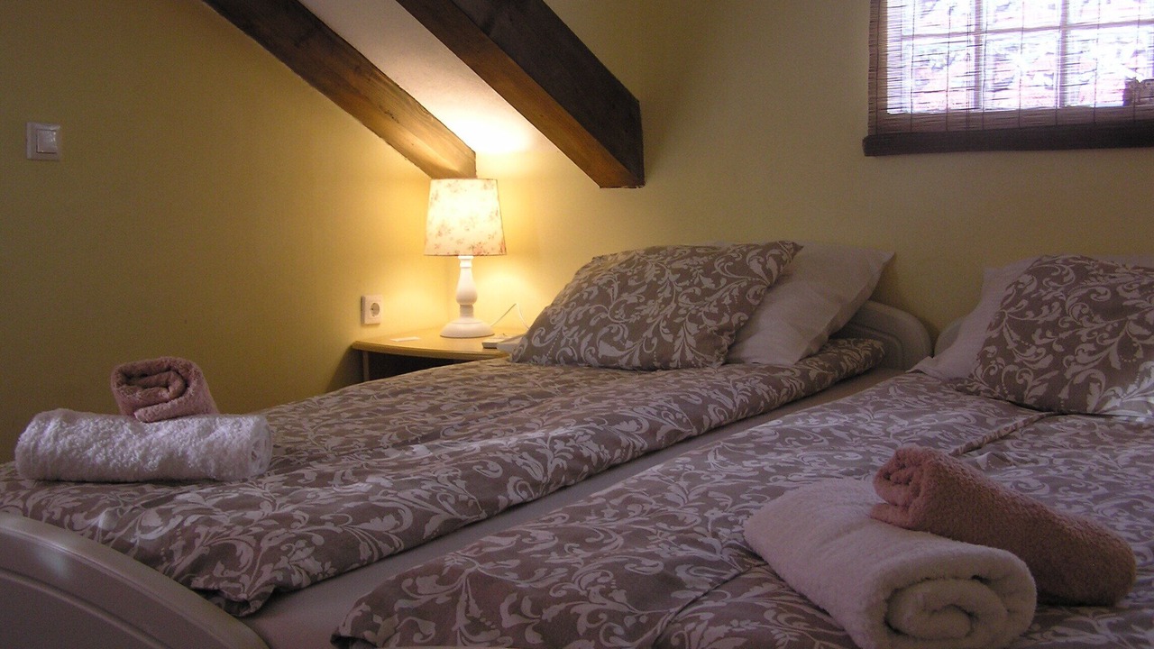Photo of Bedroom in Pile