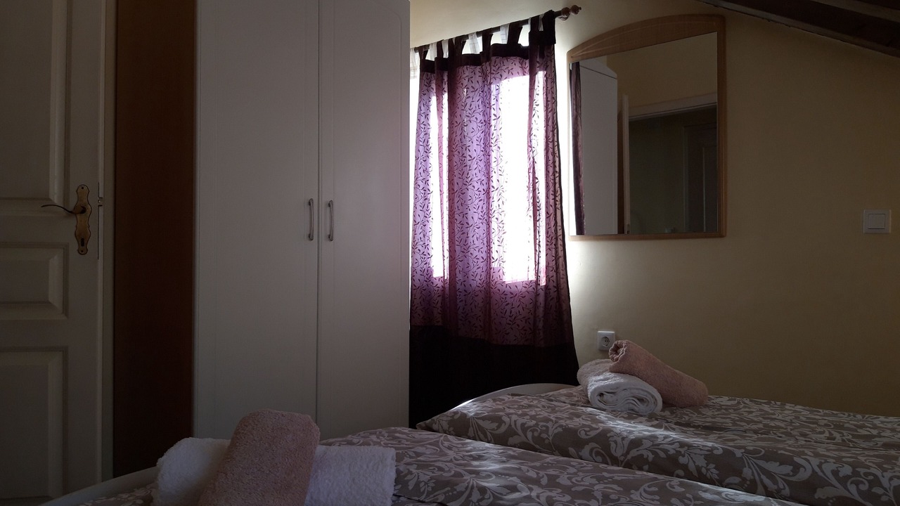 Photo of Bedroom in Pile