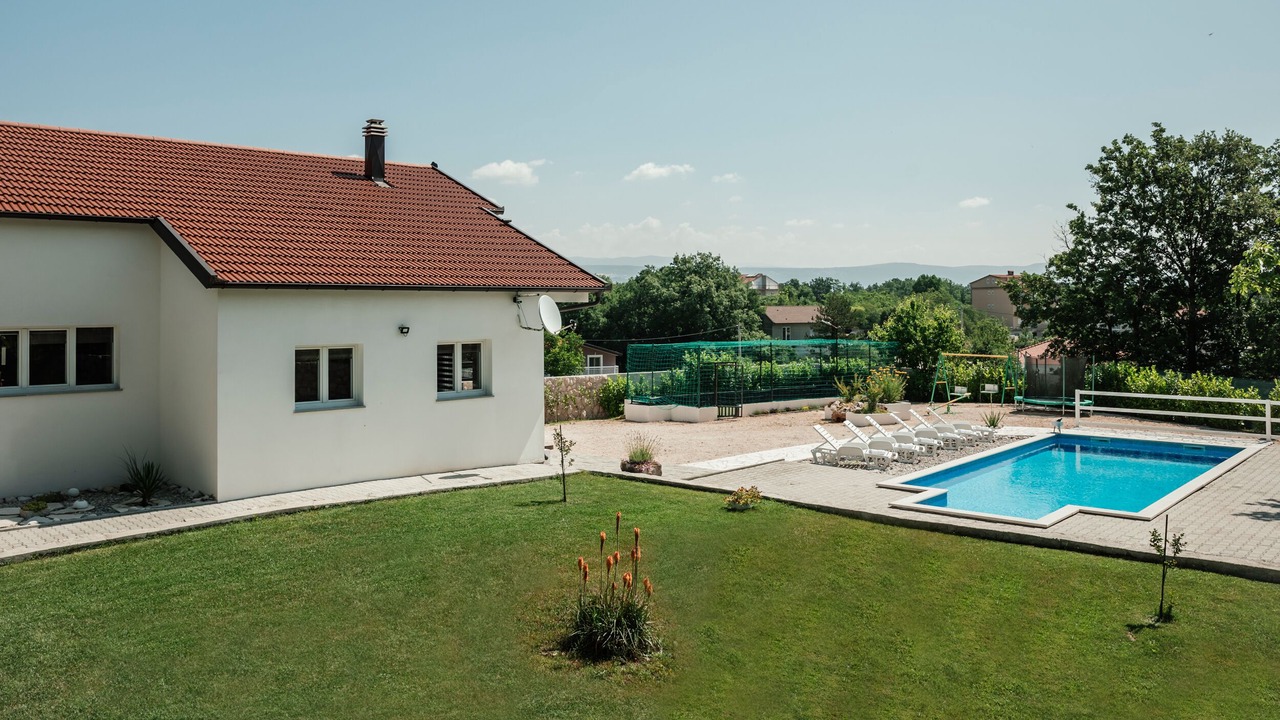 Photo of Outdoor in Grubine