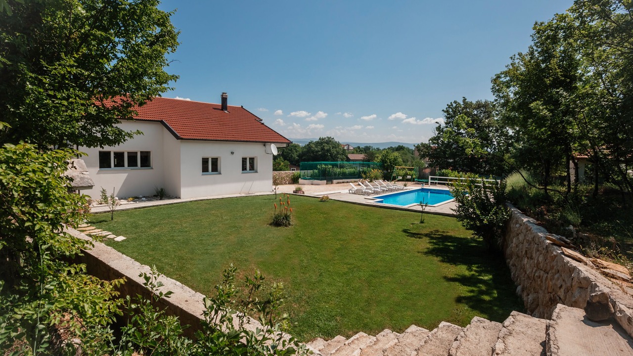 Photo of Outdoor in Grubine