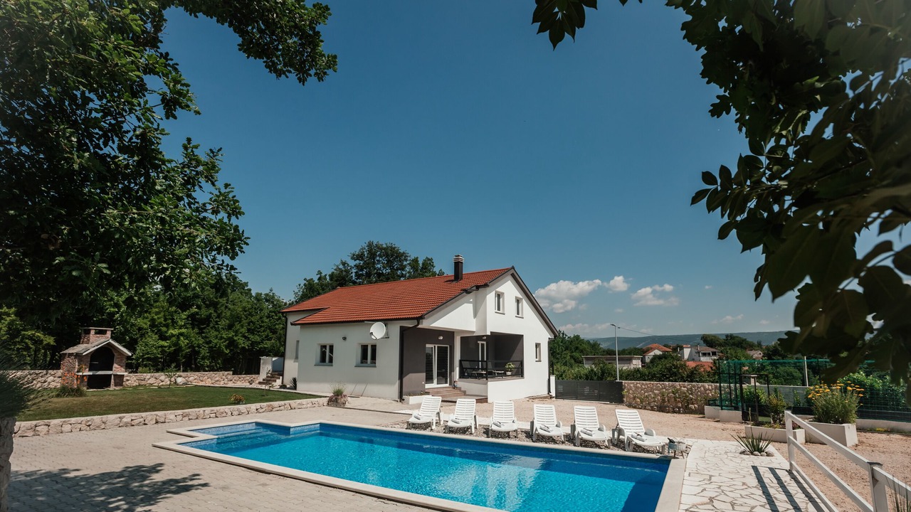 Photo of Outdoor in Grubine
