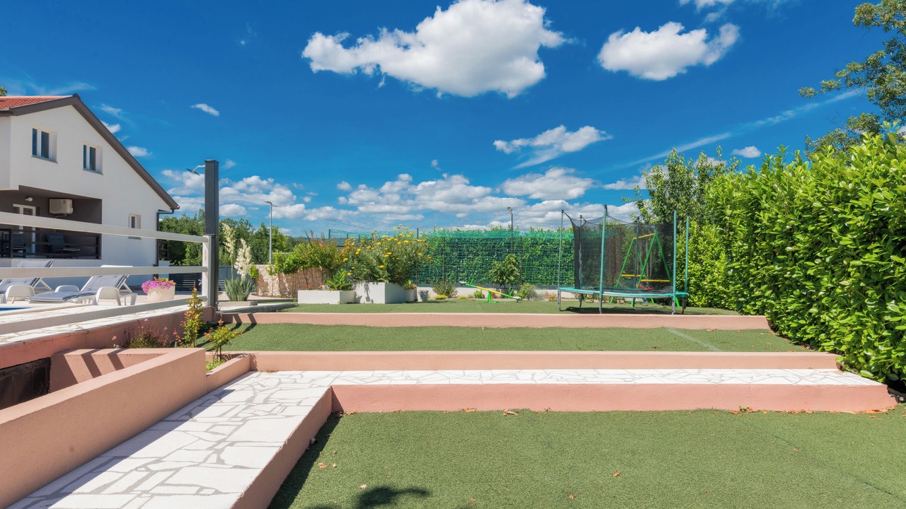 Photo of Outdoor in Grubine