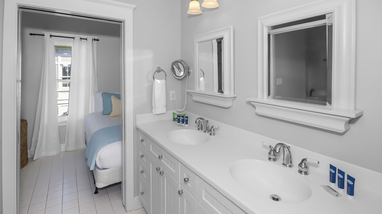 Photo of Bathroom in Beach District