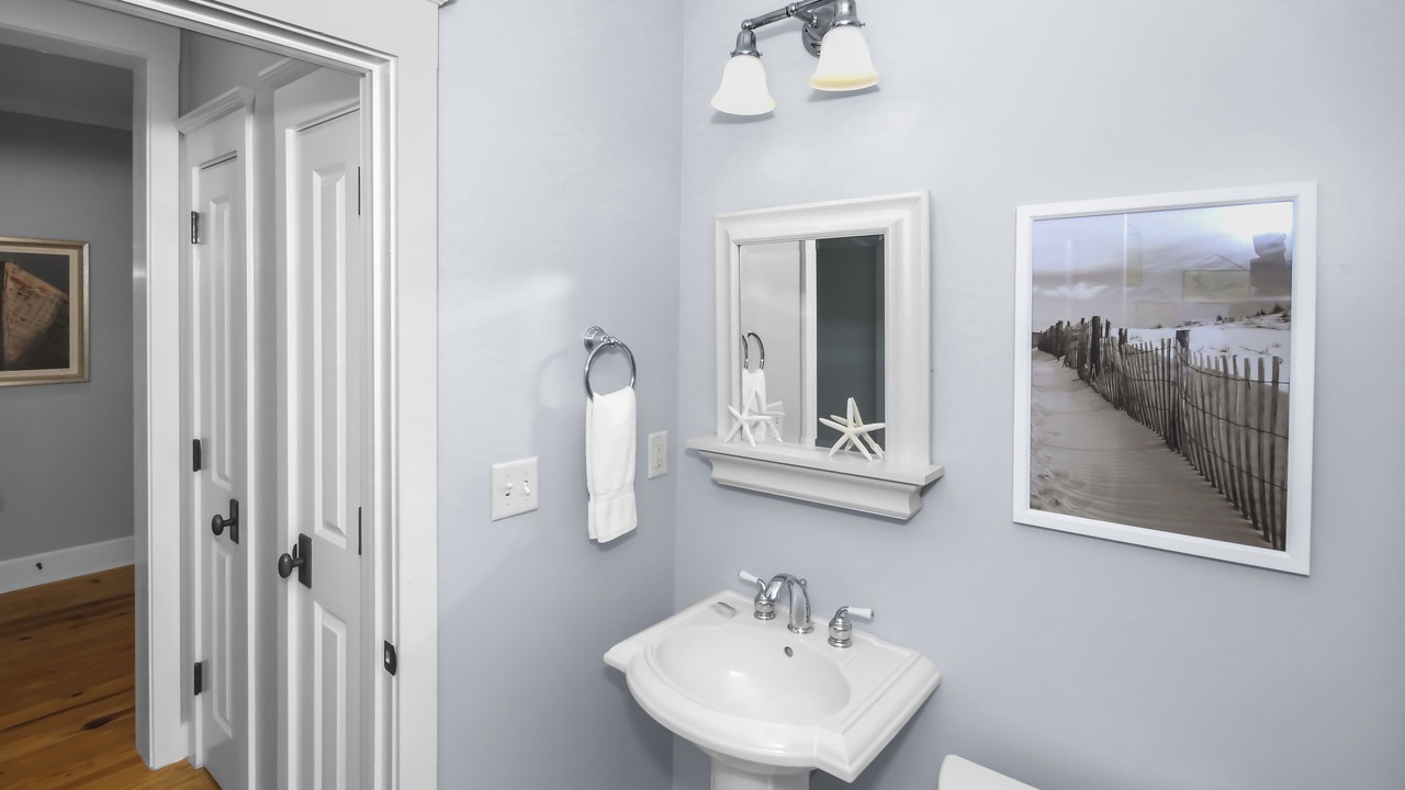 Photo of Bathroom in Beach District