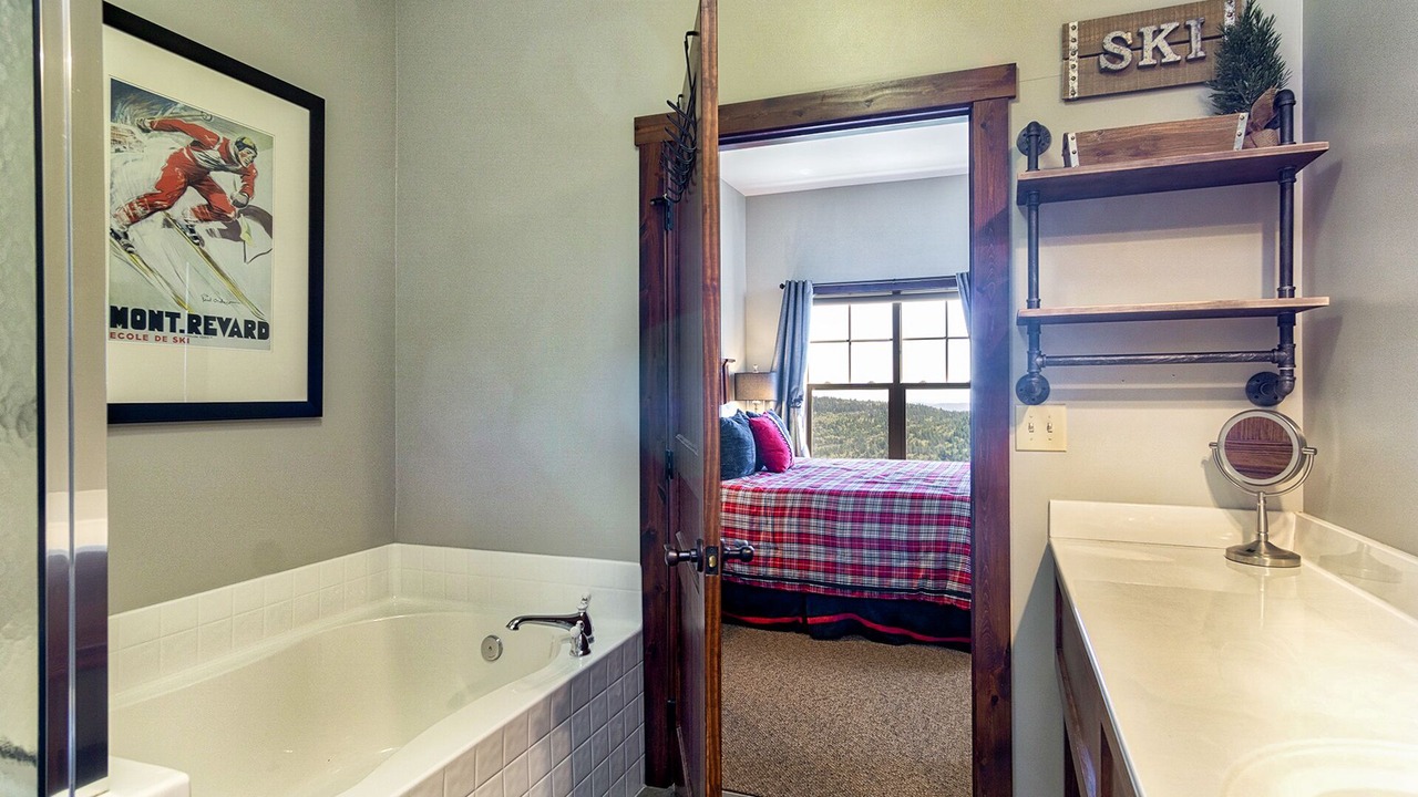 Photo of Bathroom in Snowshoe