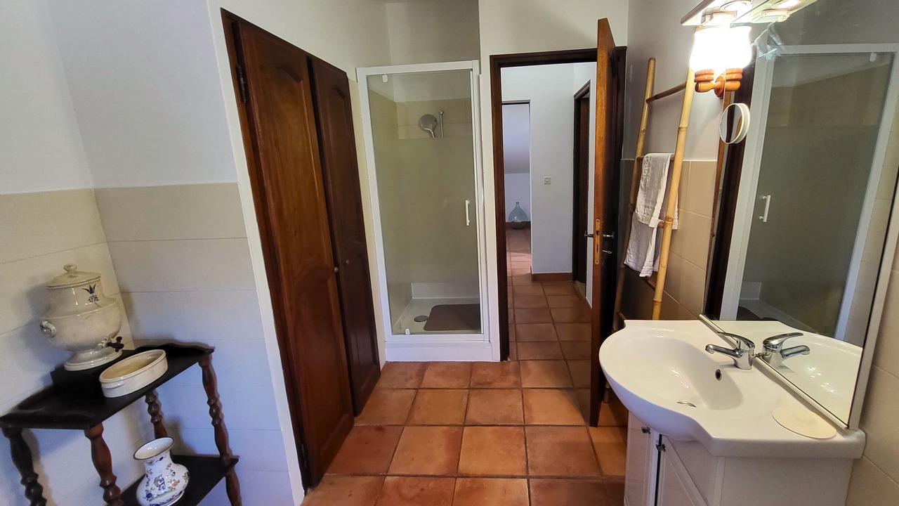 Photo of Bathroom in L'Isle-sur-la-Sorgue