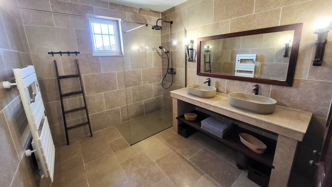 Photo of Bathroom in L'Isle-sur-la-Sorgue