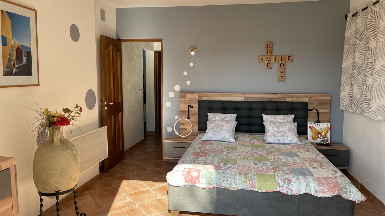 Photo of Bedroom in L'Isle-sur-la-Sorgue