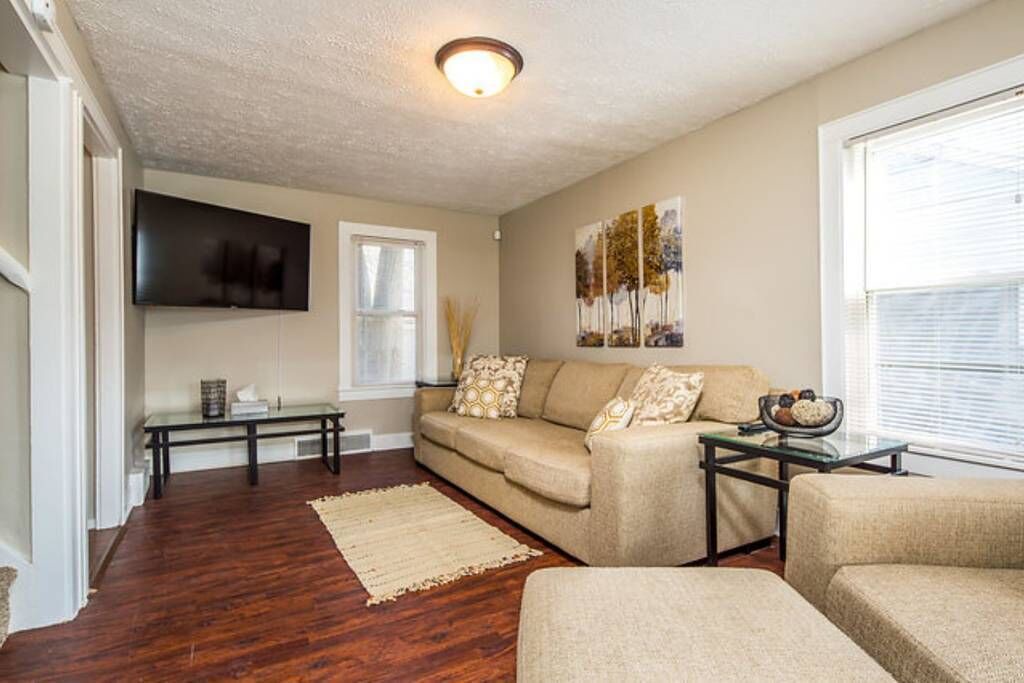Photo of Livingroom in Lansing