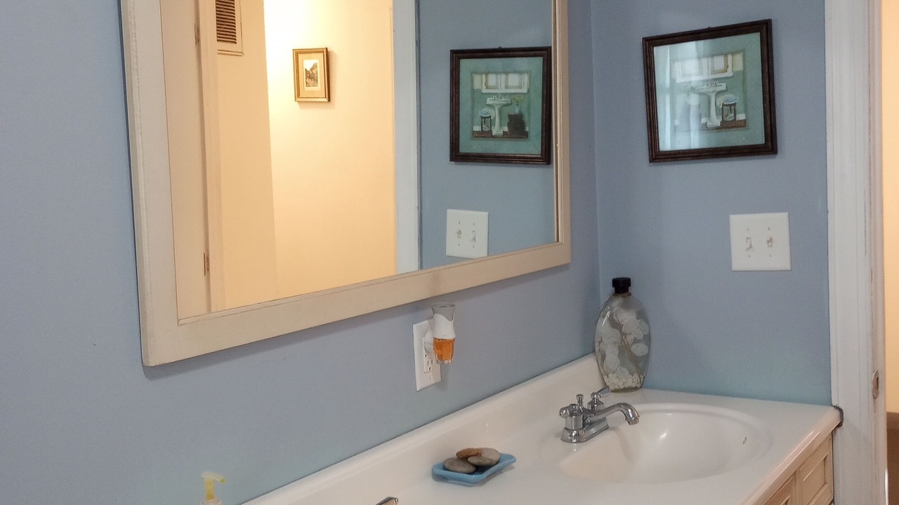 Photo of Bathroom in Mosby