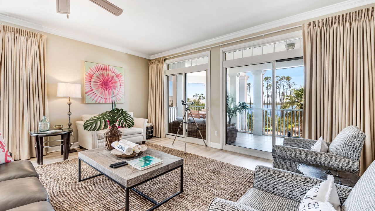 Photo of Livingroom in Upper Grand Lagoon