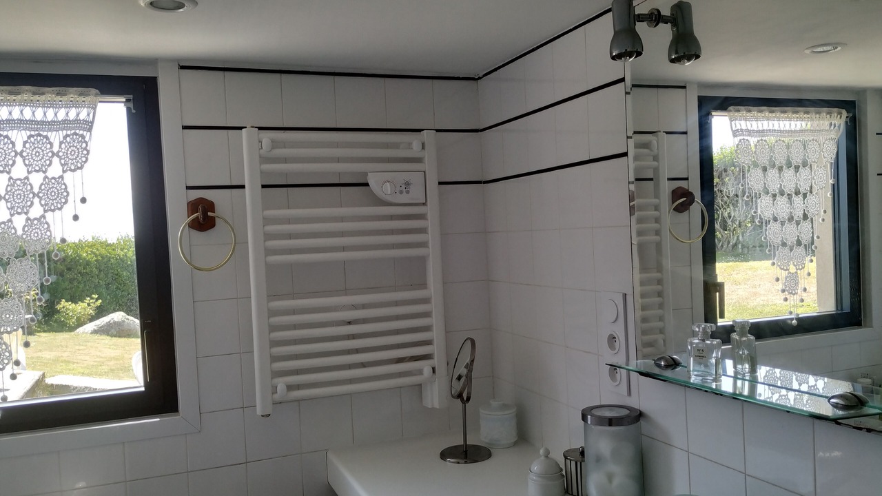 Photo of Bathroom in Porspoder