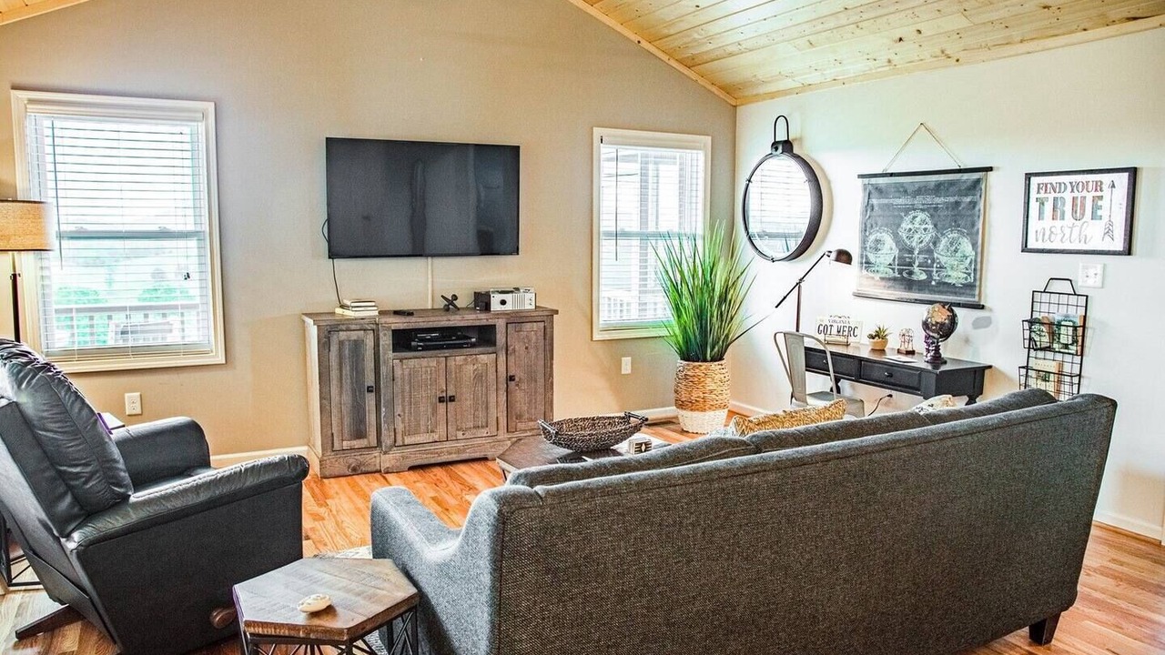Photo of Livingroom in Barren Springs