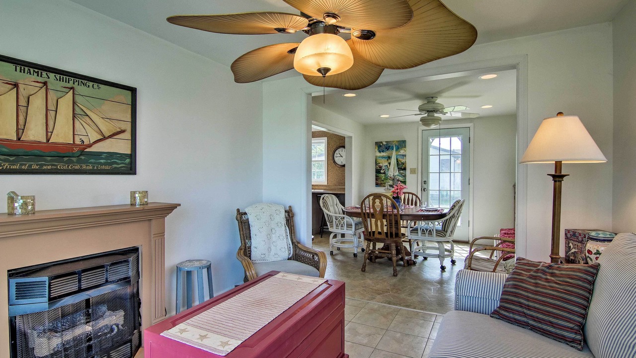 Photo of Livingroom in Davis Wharf
