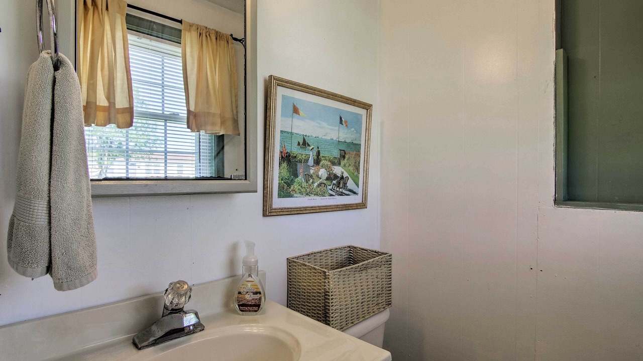 Photo of Bathroom in Davis Wharf