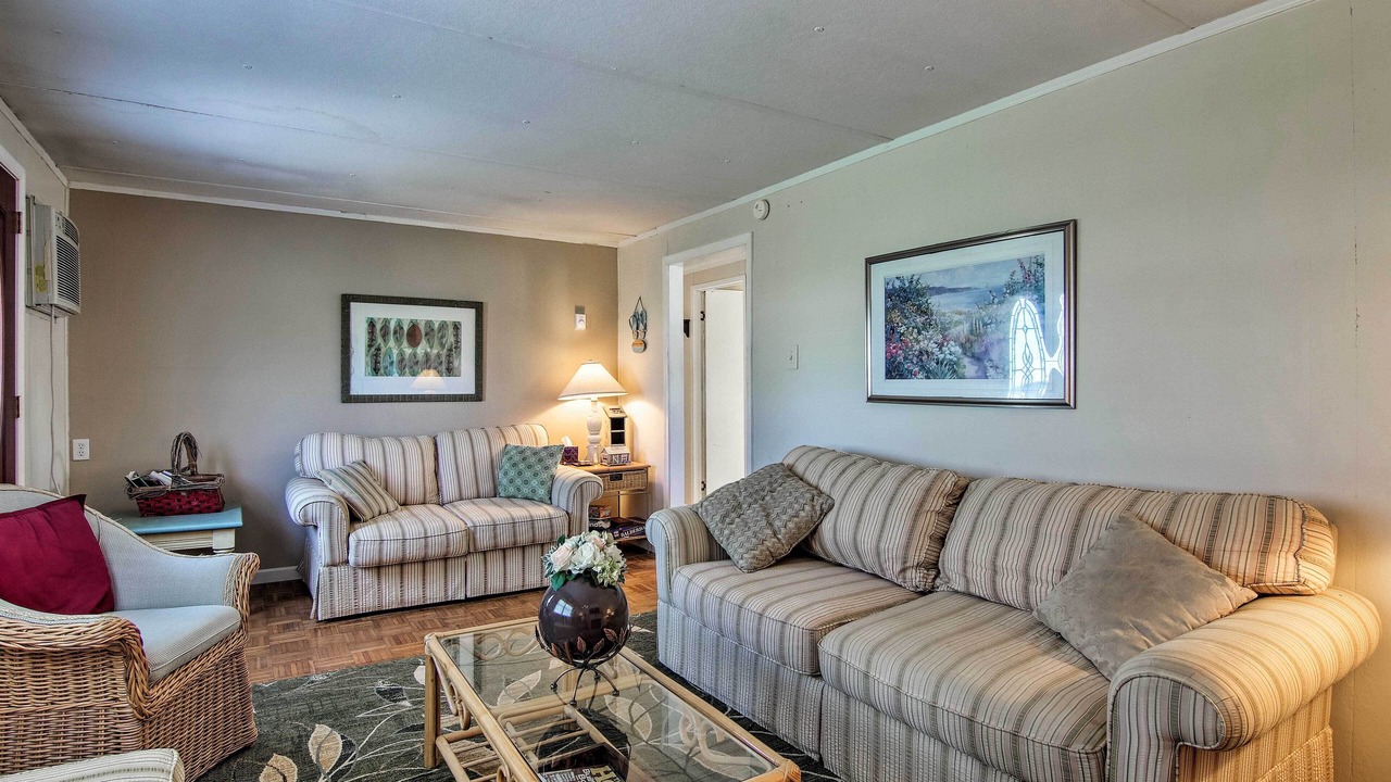 Photo of Livingroom in Davis Wharf