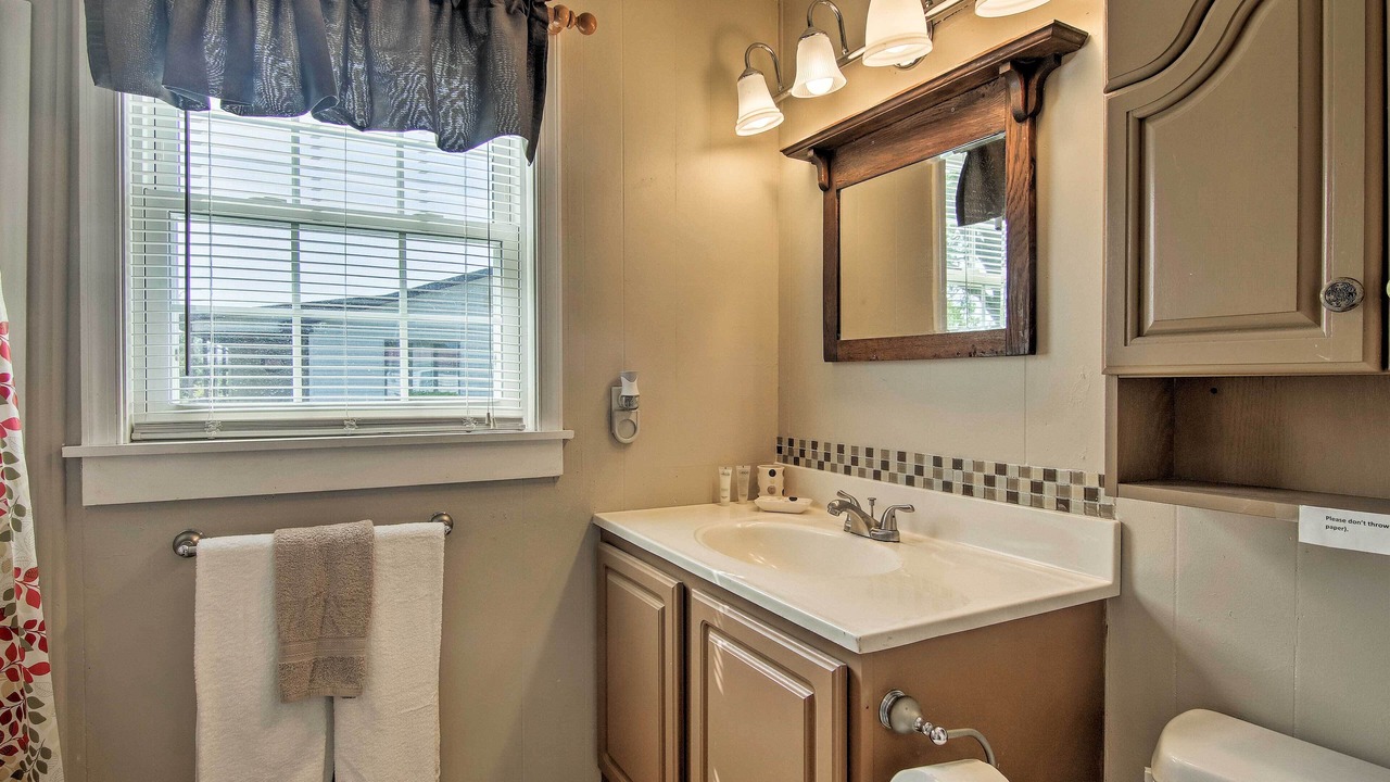 Photo of Bathroom in Davis Wharf
