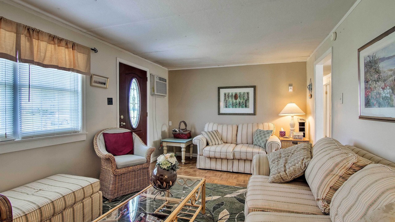 Photo of Livingroom in Davis Wharf