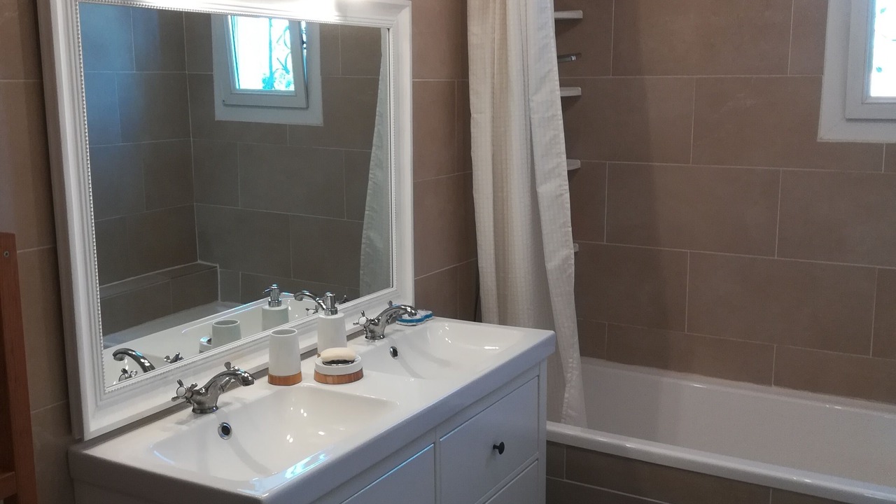 Photo of Bathroom in Entraigues-sur-la-Sorgue
