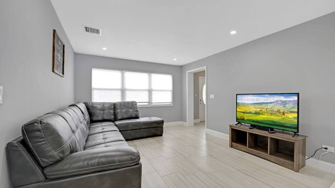 Photo of Bedroom in Davie