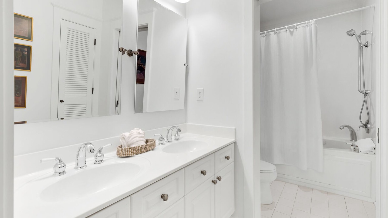 Photo of Bathroom in Beach District
