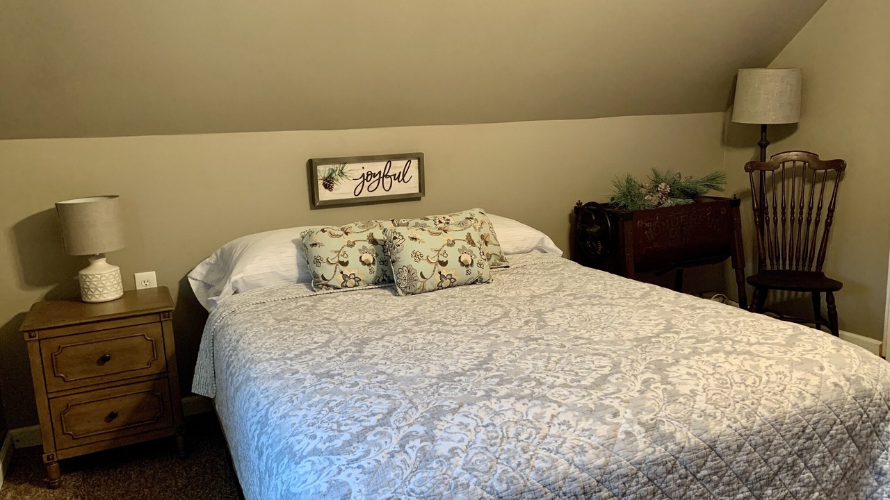 Photo of Bedroom in Lee