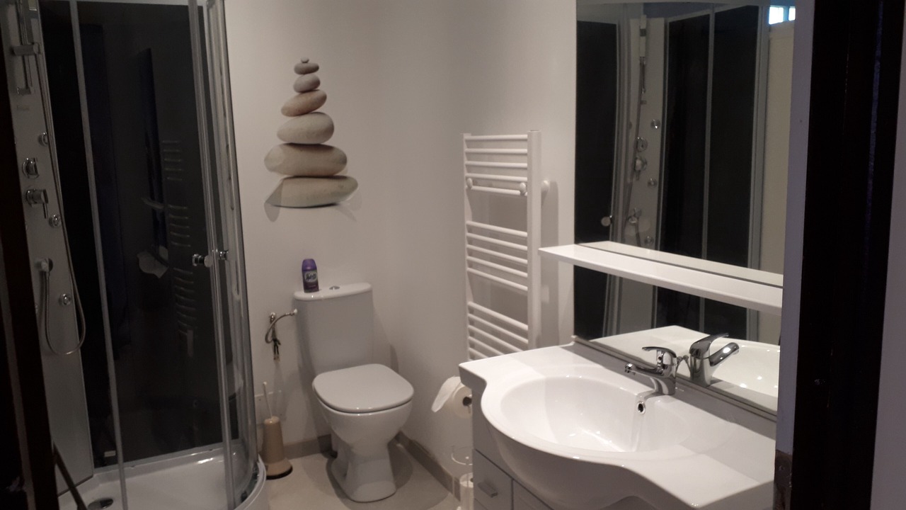 Photo of Bathroom in Louannec