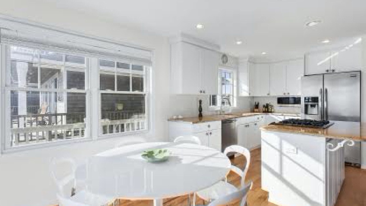 Photo of Kitchen in West Hampton Dunes