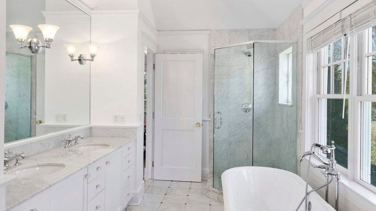 Photo of Bathroom in Shinnecock Hills