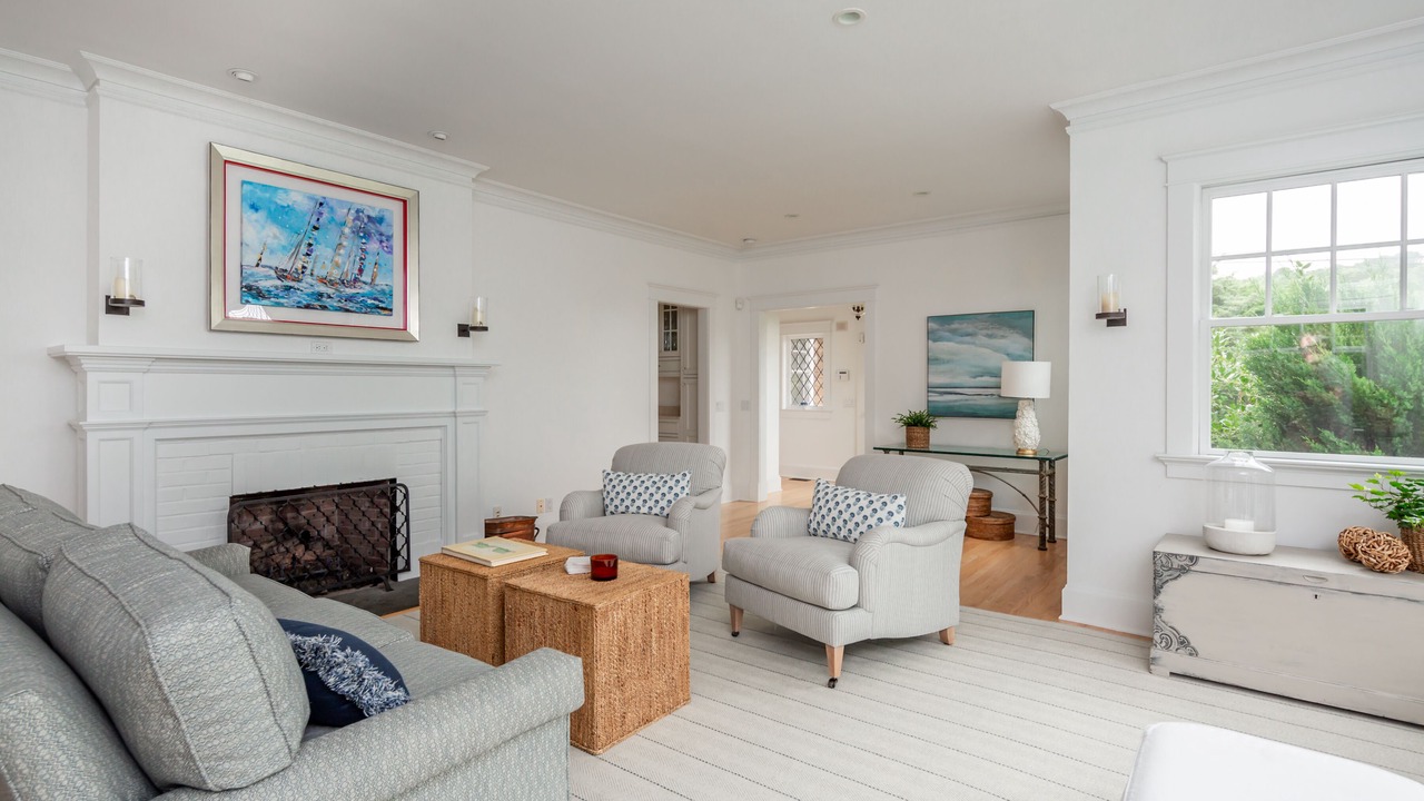 Photo of Livingroom in Shinnecock Hills