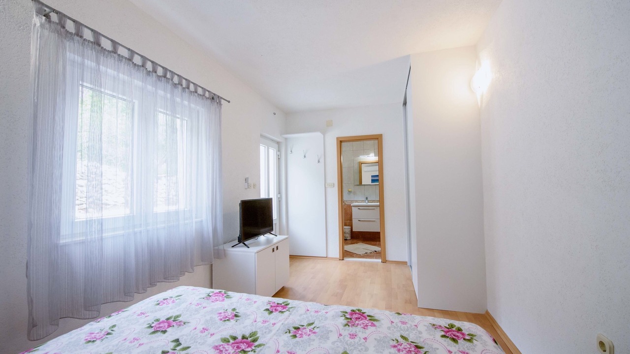 Photo of Bedroom in Brist