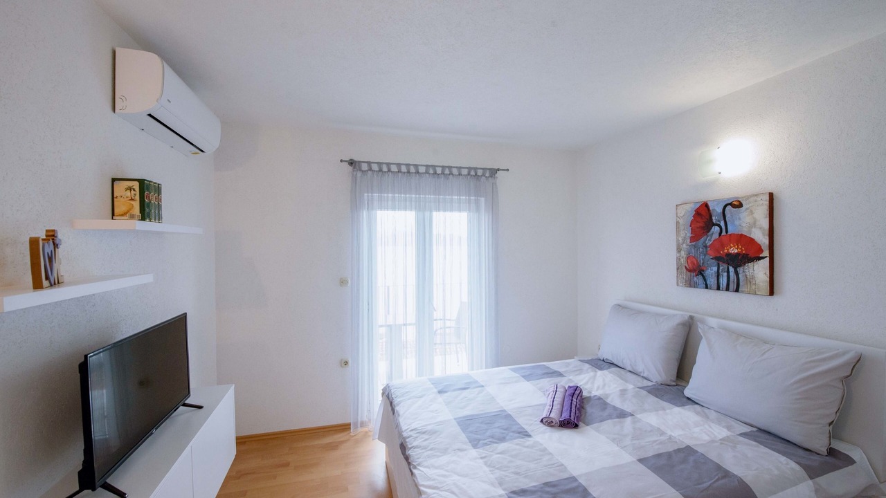 Photo of Bedroom in Brist