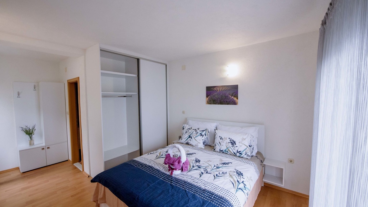 Photo of Bedroom in Brist