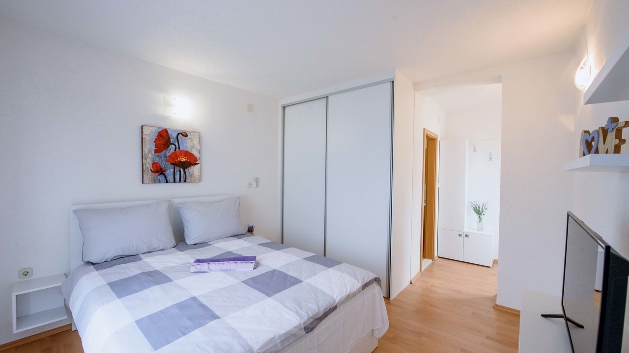 Photo of Bedroom in Brist
