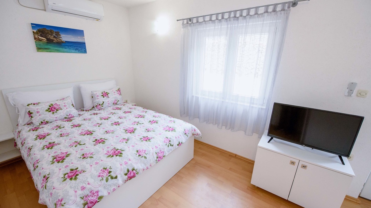 Photo of Bedroom in Brist