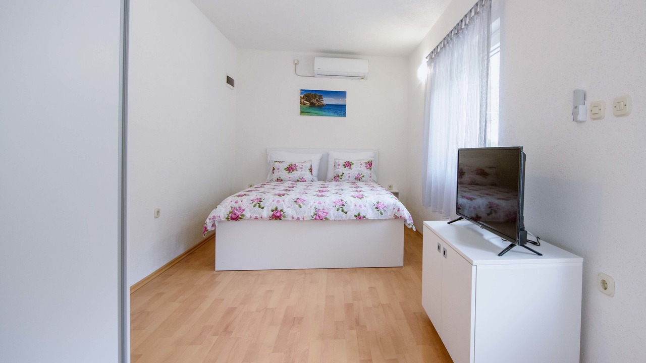 Photo of Bedroom in Brist