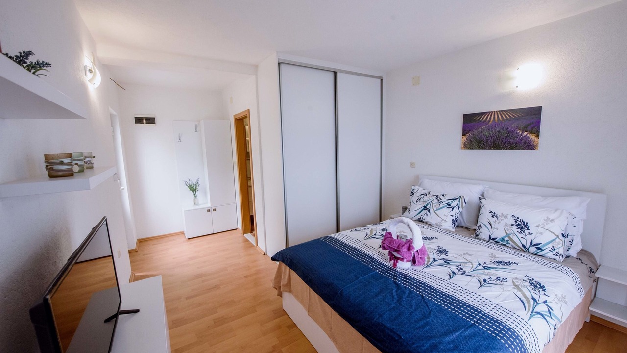 Photo of Bedroom in Brist