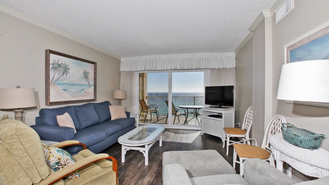 Photo of Livingroom in Biltmore Beach