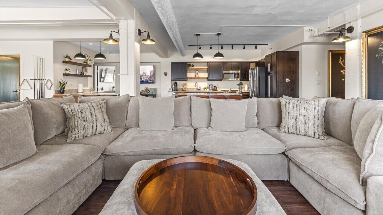 Photo of Livingroom in Wholesale District