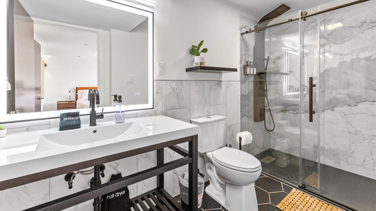 Photo of Bathroom in Wholesale District