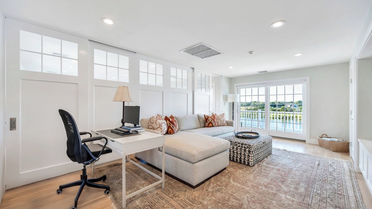 Photo of Livingroom in Quogue