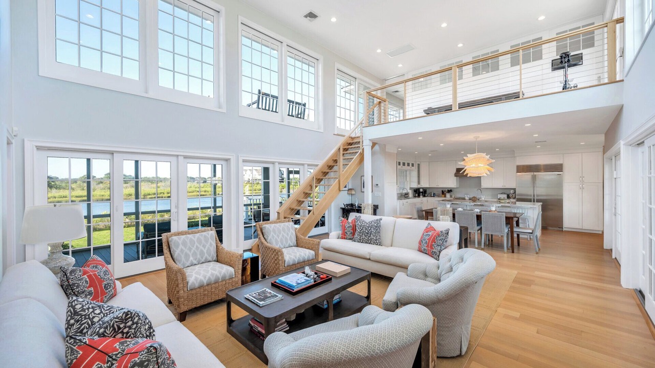 Photo of Livingroom in Quogue